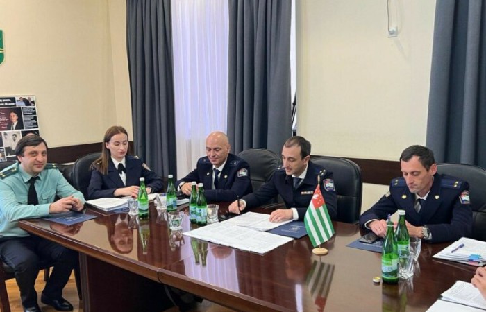 В Министерстве юстиции Республики Абхазия в соответствии с приказом министра юстиции Анри Барциц состоялось заседание аттестационной комиссии под председательством заместителя министра юстиции Руслана Лагвилава.